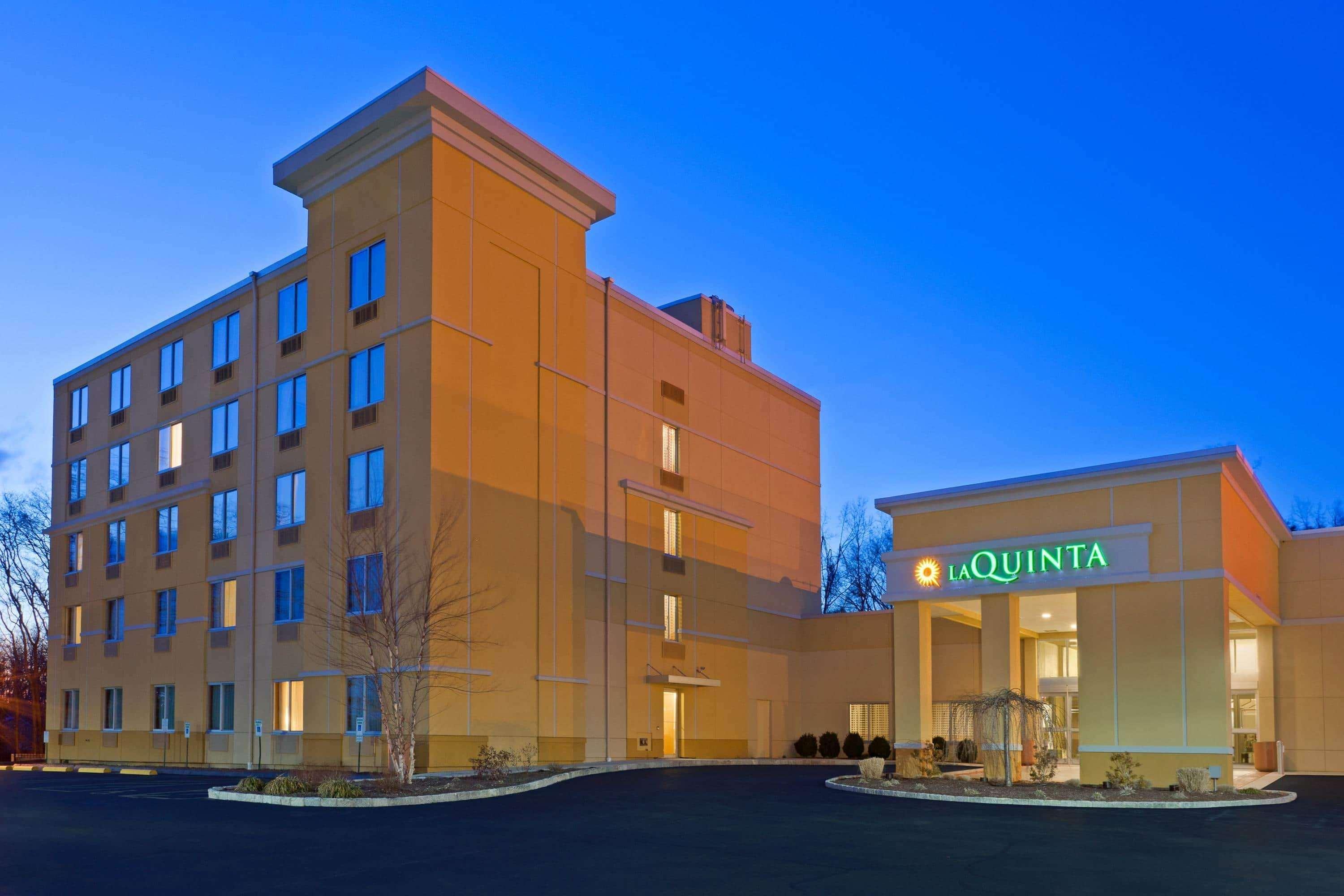 Hotel La Quinta By Wyndham Danbury Extérieur photo